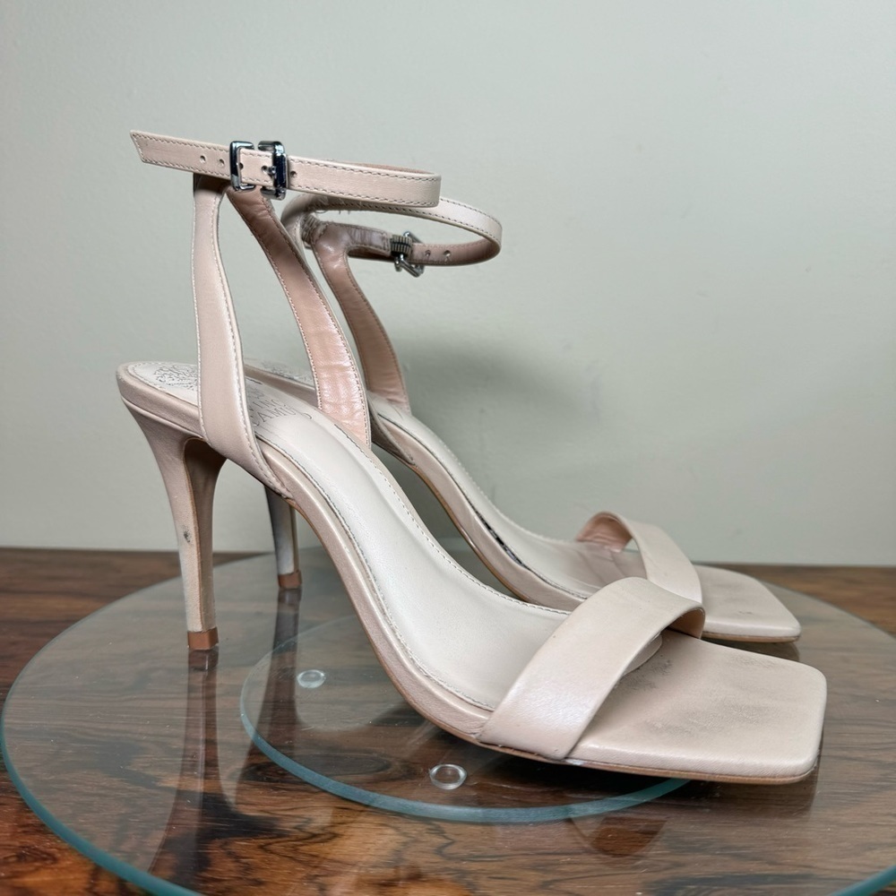 Vince Camuto Saprenda 2 Sandal in taupe nude